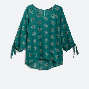 Papermoon Larie V-neck Tie Sleeve Blouse. Size medium. Color Dark green.
